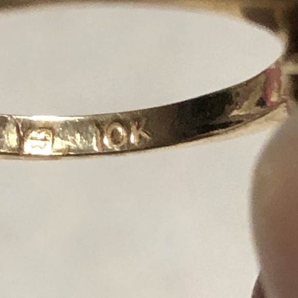 10Kt gold Pink Ice Ring - Picture 2 of 8